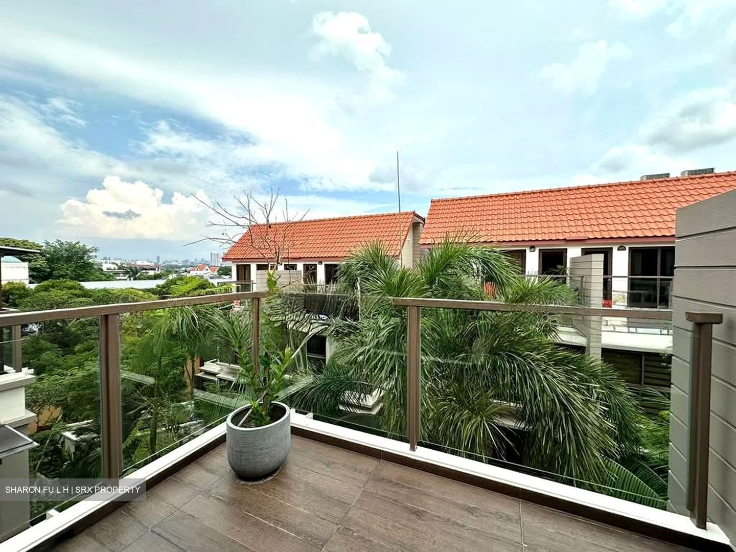 Holland Link (D10), Terrace #598171851